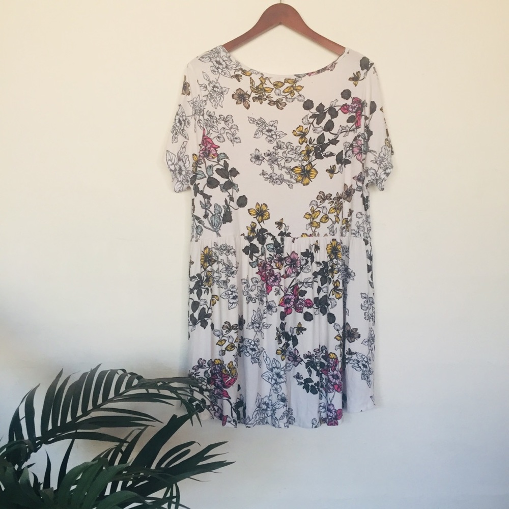 🎈Torrid Floral Button down Blouse - Picture 6 of 6